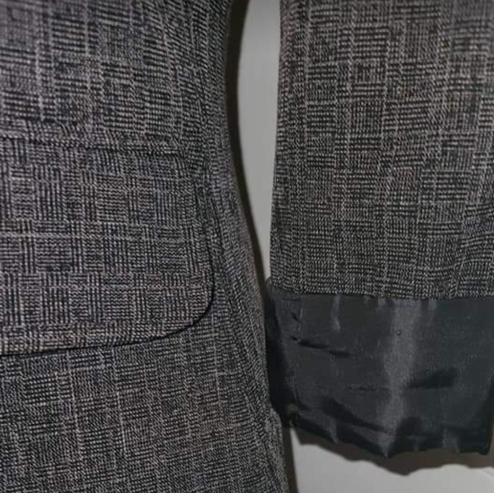 Blazer - Picture 4 of 5